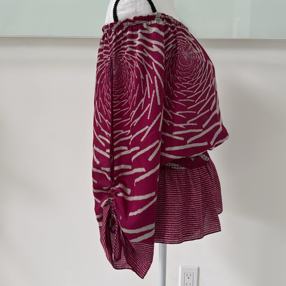 TRAC Abstract Strapless Blouse – Size M Fuchsia w/ Long Sleeves & Slimming Waist - Picture 5 of 9